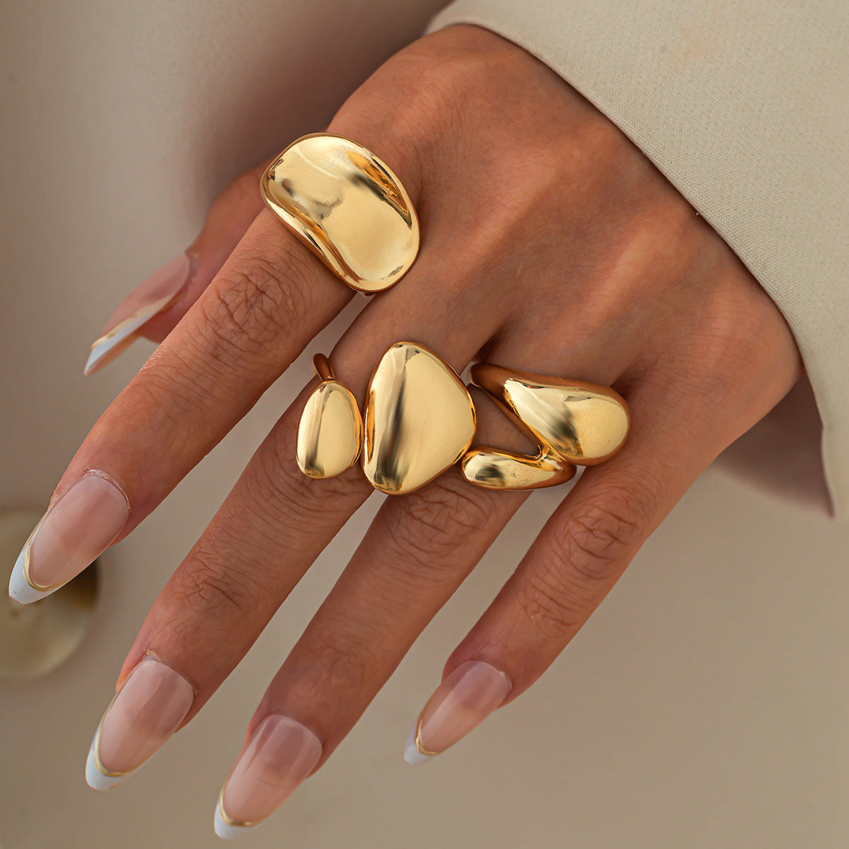 Glossy Hug Ring